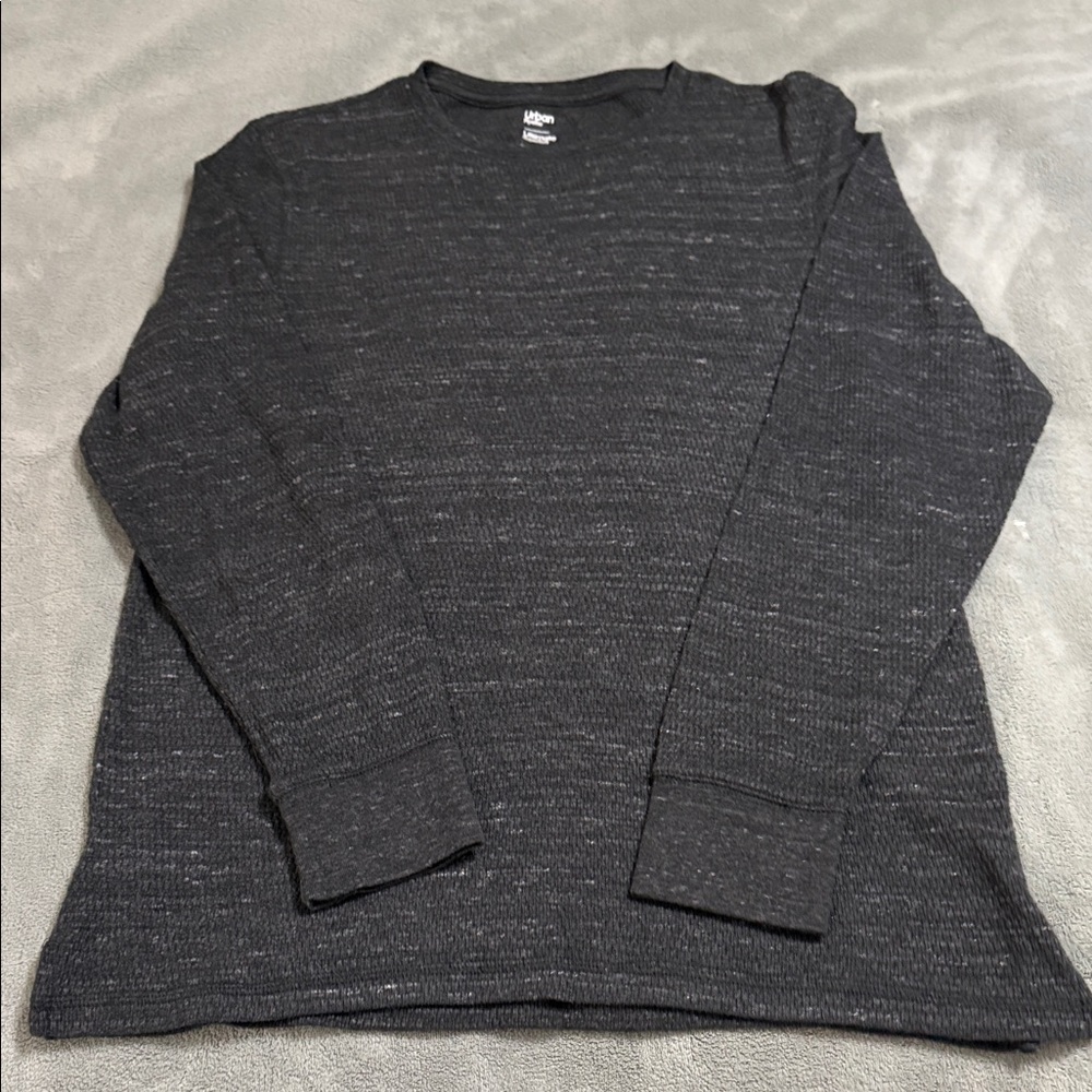 Urban Pipeline Charcoal Long Sleeve Tee: EXCELLENT CONDITION